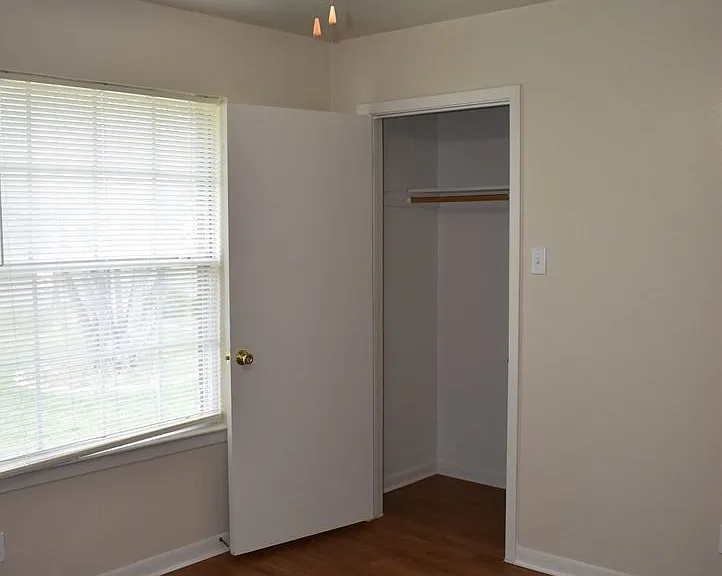 837 Lakeview Dr — Photo 12
