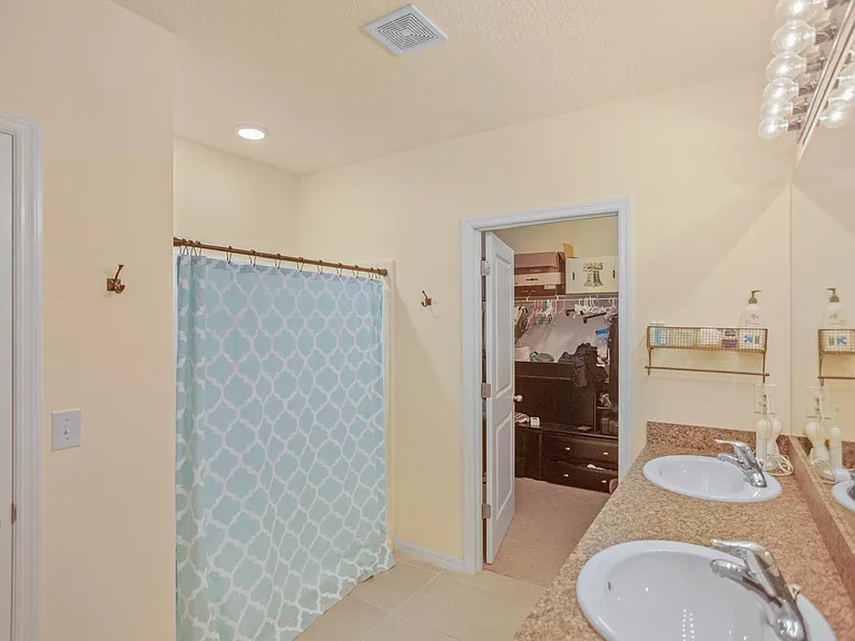 5025 NE 15th Pl — Photo 9