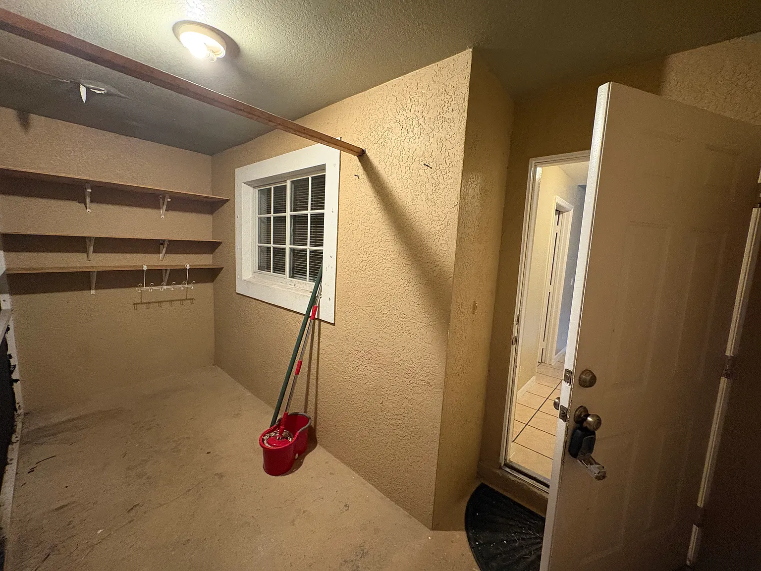 3 bed, 1096 sqft, $1,550 — Photo 2