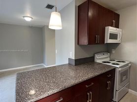 7632 NE 3rd Pl, Miami, FL