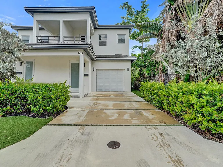 1213 W Las Olas Blvd — Photo 2