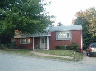 692 Macbeth Dr, Penn Hills, PA