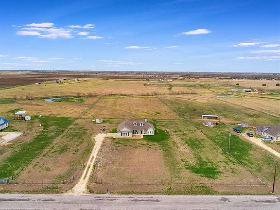 3rd image of 813 County Road 342