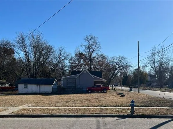 122-124 N Spring St, Nevada, MO 64772
