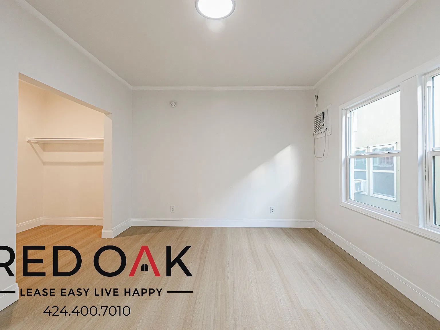 Spacious Studio with Stainless Steel Appliances, Walk-In Closet, Air Conditioning and On-Site Lau... — Photo 2
