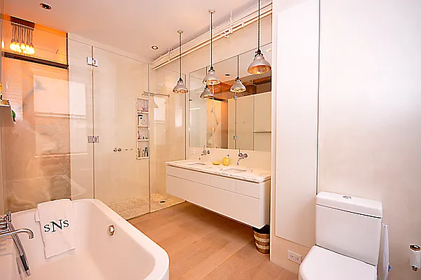 Sold by Yael Dunsky Real Estate | media 5