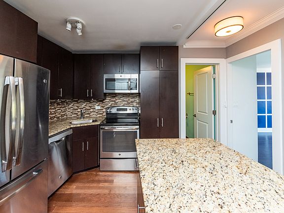 5th image of 2930 N Sheridan Rd APT 602