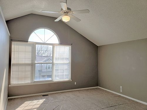 5th image of 3304 S Gateway Dr