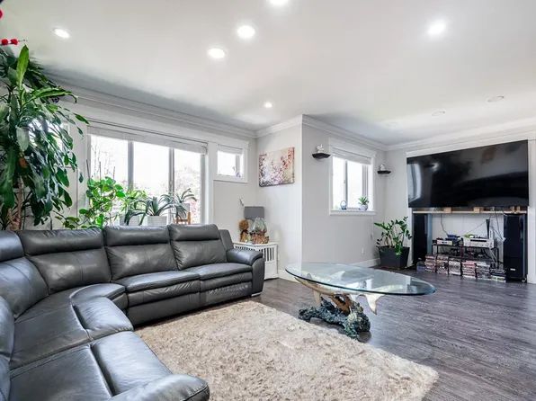 21528 Donovan Ave, Maple Ridge, BC V2X 3A1