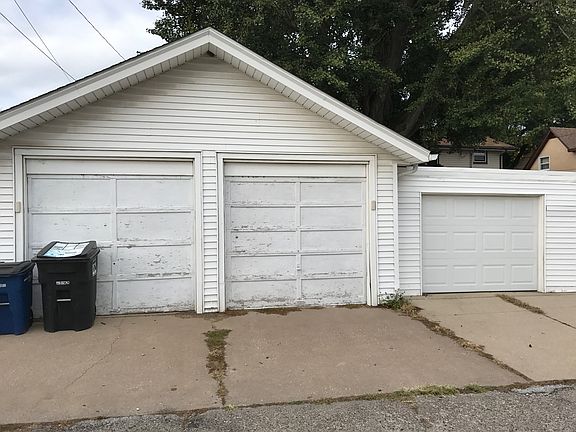 3 car garage
