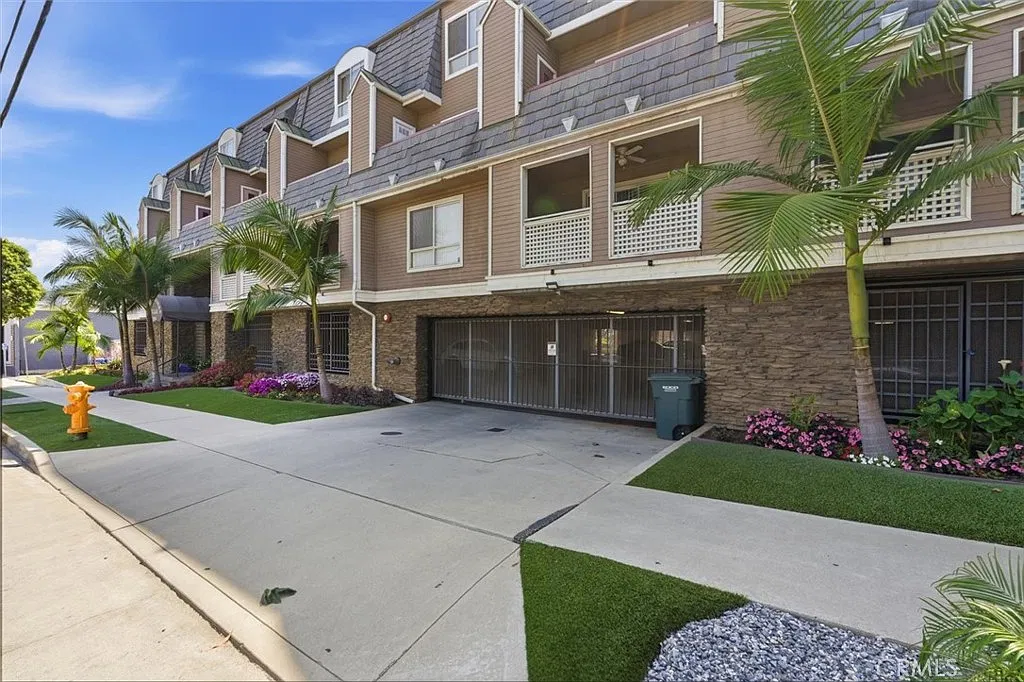 2 bed, 2.5 bath, 955 sqft, $2,800 — Photo 3