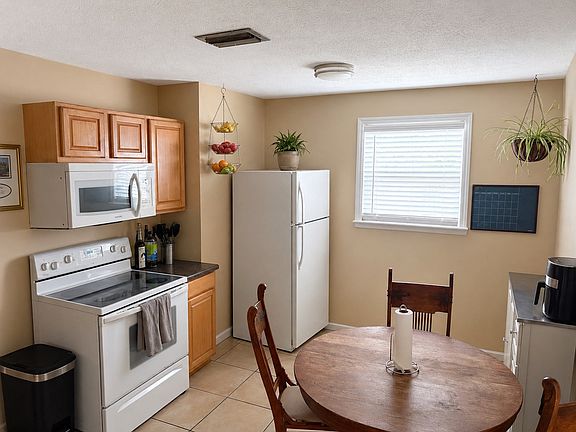 4th image of 700 Bonita Rd
