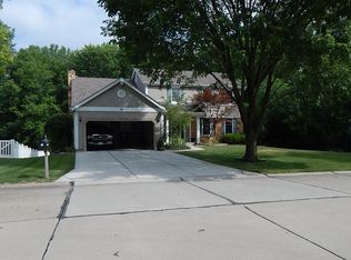36 Fox Pointe Ct, Saint Charles, MO