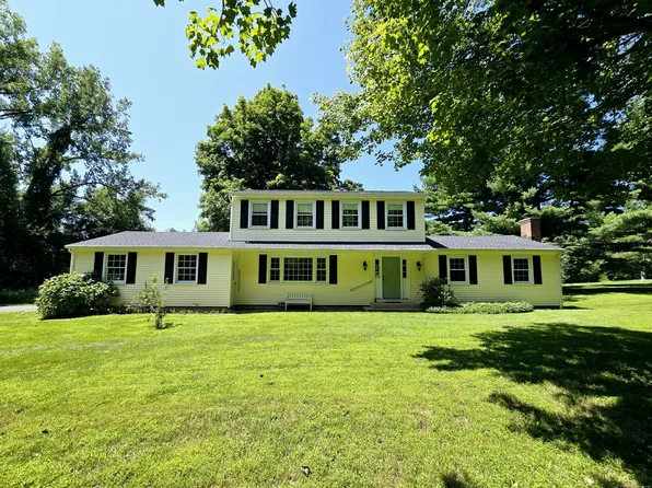 6 Phyllis Lane, Newtown, CT 06470