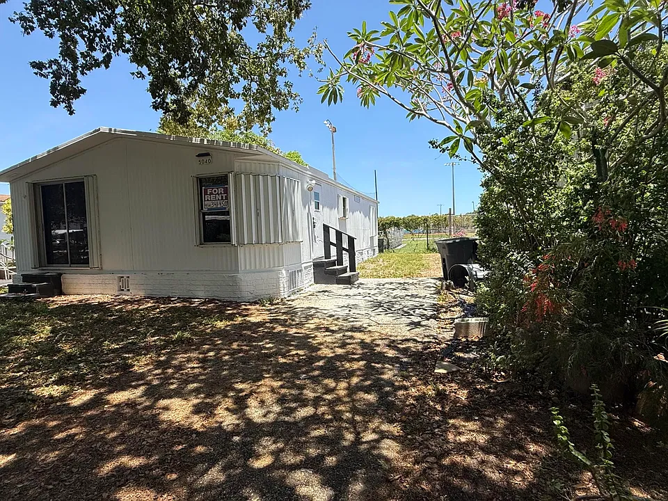 5040 SW 30th Ave
