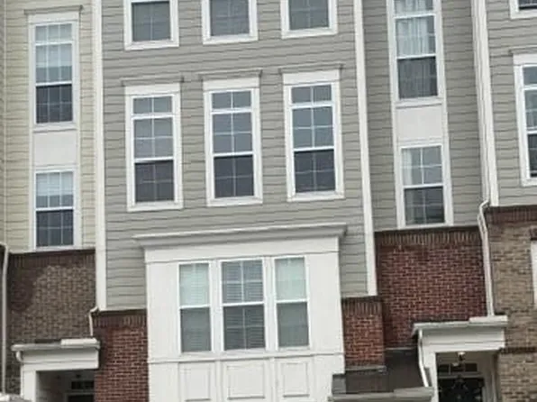 43573 Helmsdale Ter, Chantilly, VA 20152