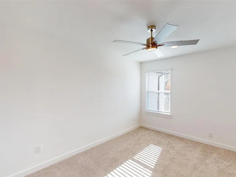 2916 Elle Dr — Photo 21