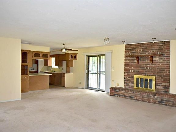 3rd image of 1321 Berkshire Way