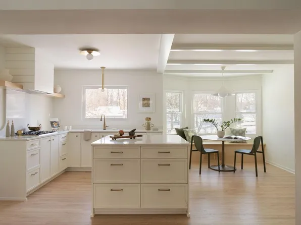 4261 Winchester Ct, Minnetonka, MN 55345