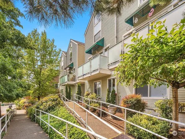 9221 Interlake Avenue N #206, Seattle, WA 98103