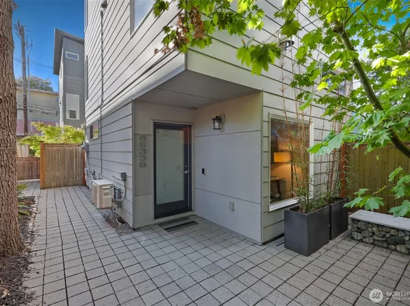 6533 34th Avenue SW #B, Seattle, WA 98126