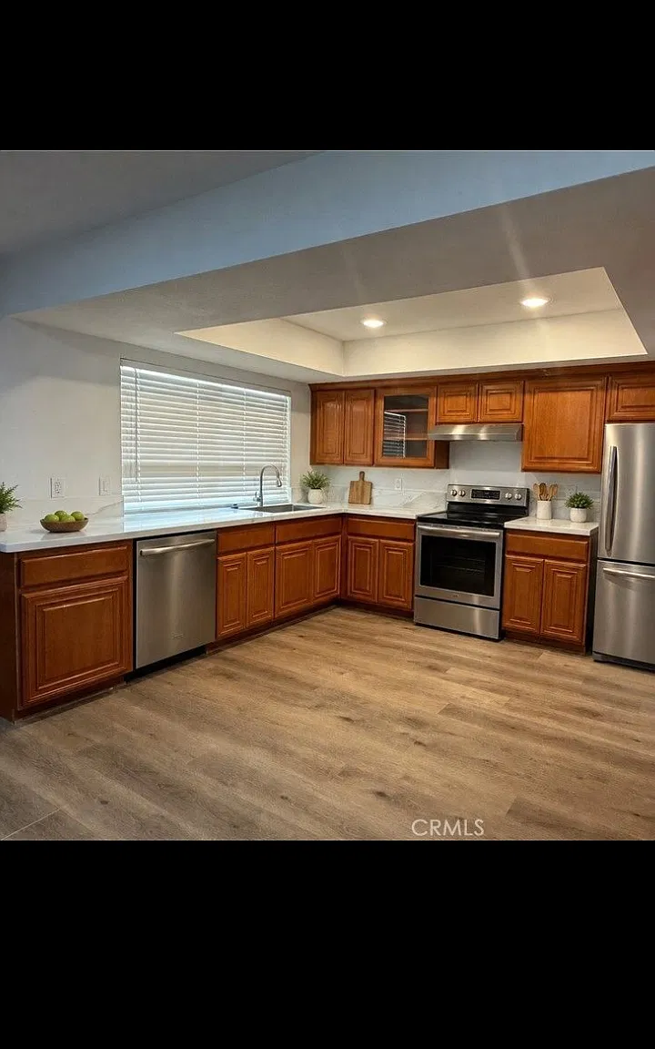 4 bed, 2011 sqft, $2,450 — Photo 2