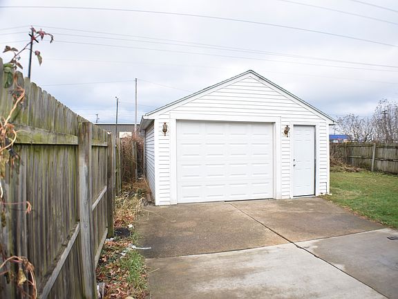 2nd image of 330 W Crawford Ave