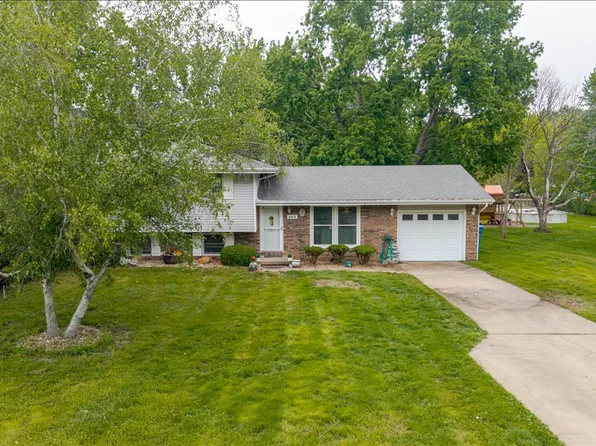 312 E Adams St, Towanda, IL 61776