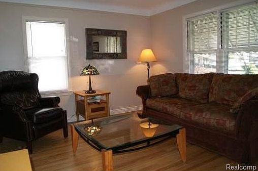 2nd image of 632 S Dorchester Ave