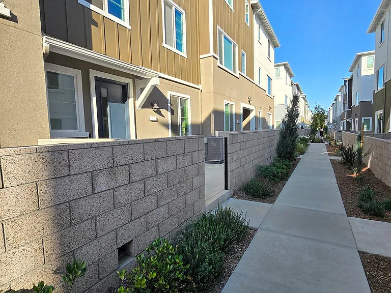 1488 W Sunrise Ln — Photo 35