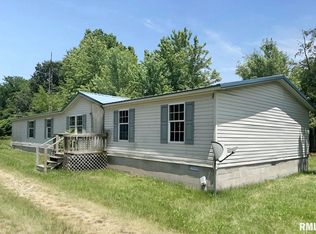 13686 E Bakerville Rd, Mount Vernon, IL 62864