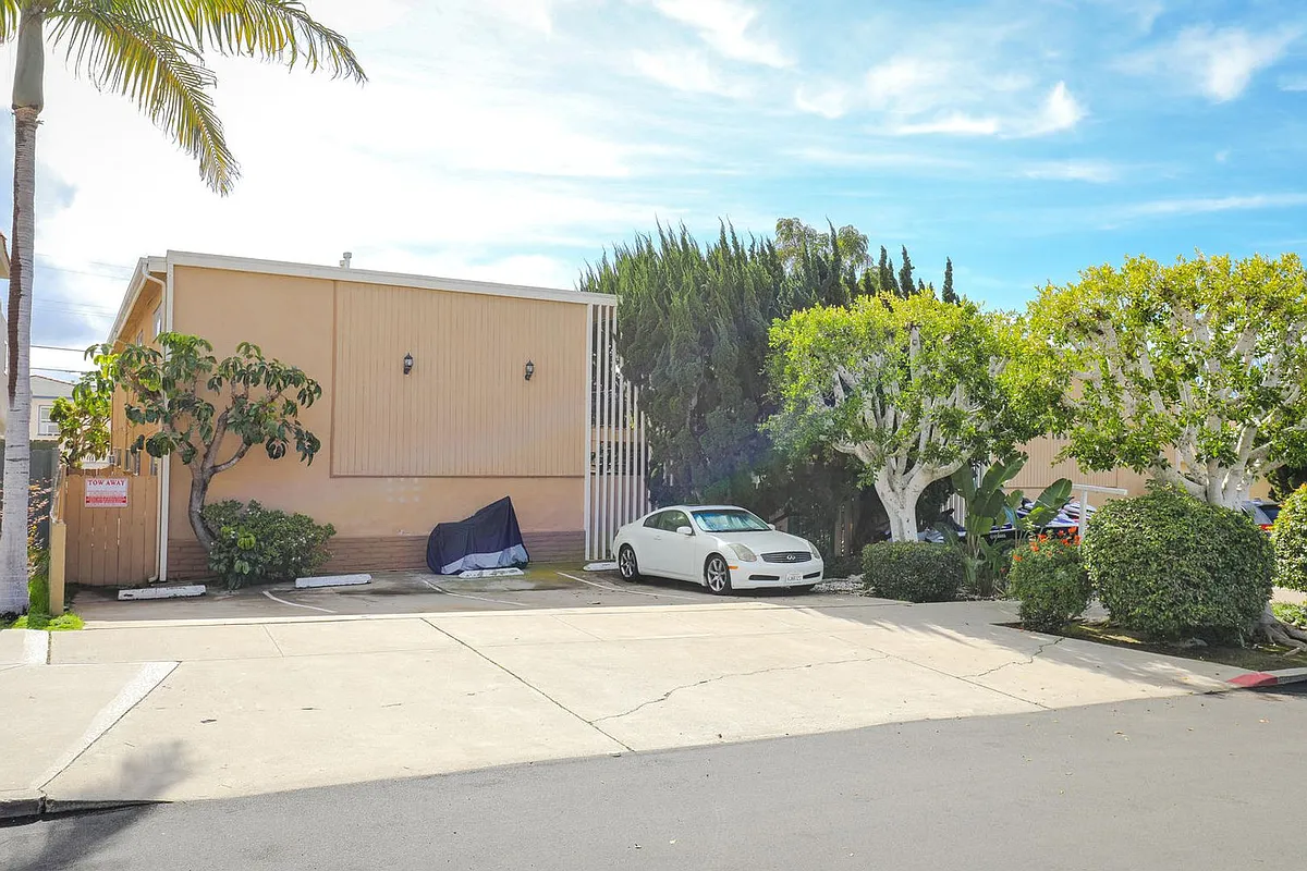 Building Photo - 1551 Chalcedony St