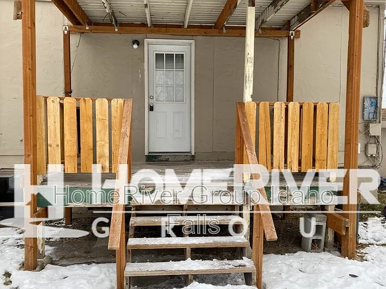 1350 Lake Ave — Photo 1