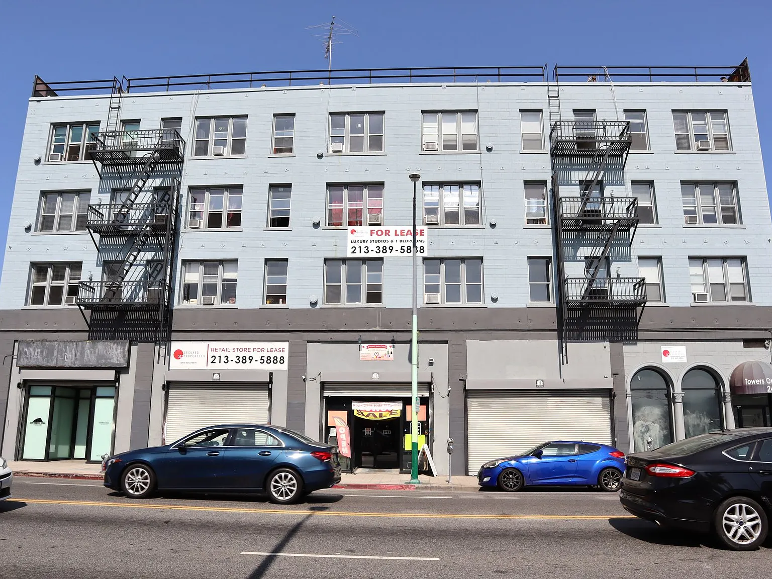 St. Charles Studio Apartments — Photo 2