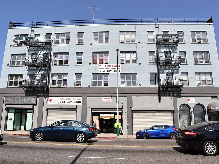 St. Charles Studio Apartments — Photo 1