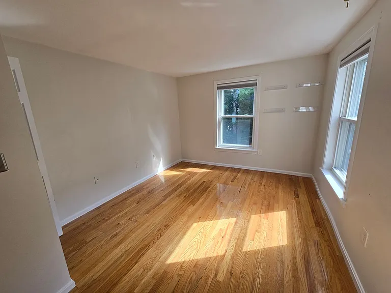 314 W 4th St #3 — Photo 7