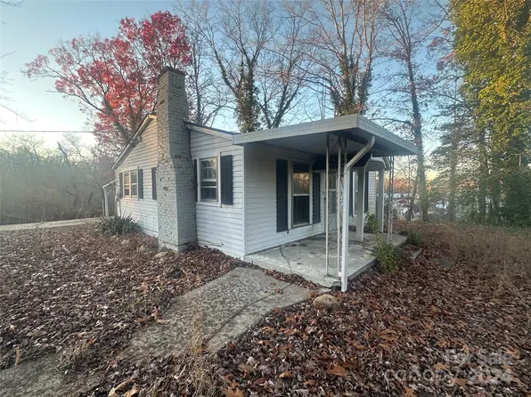 2282 Crystal Dr, Hudson, NC 28638