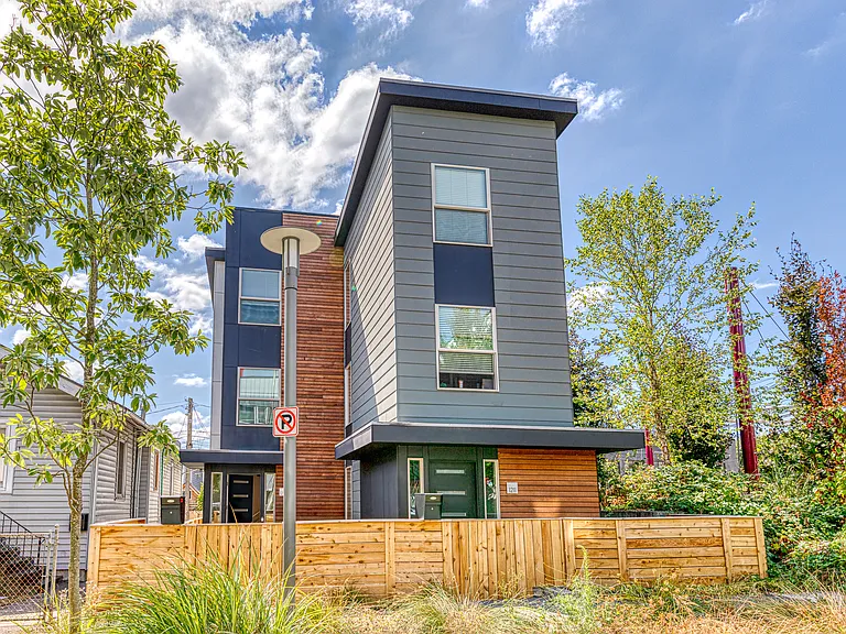 1213 E James Ct — Photo 1