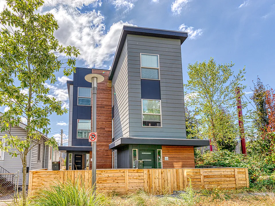 1213 E James Ct