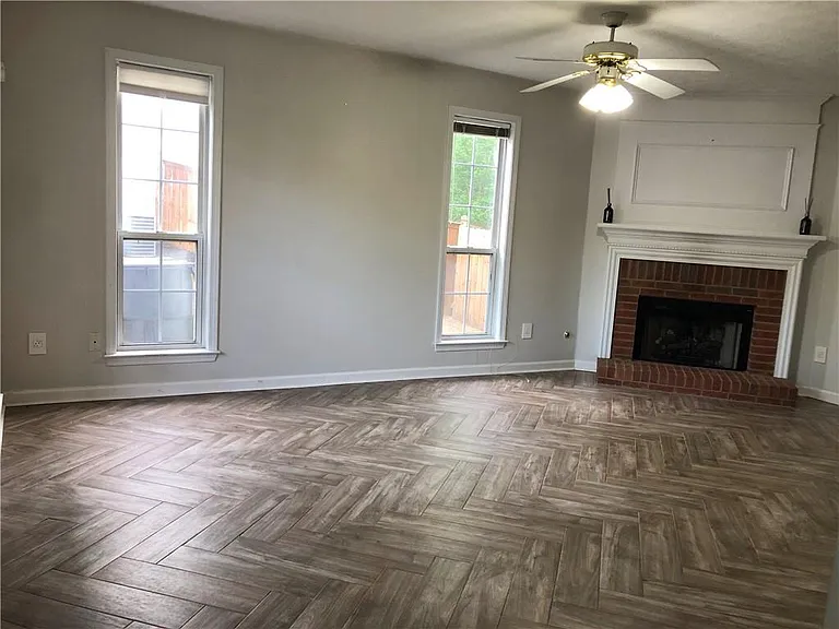370 Manor Glen Dr — Photo 5