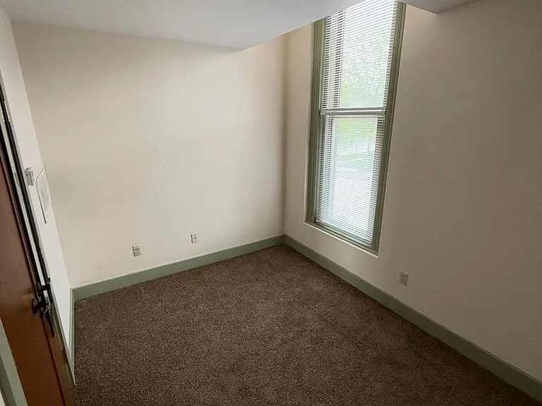 1007 N Summit St — Photo 8