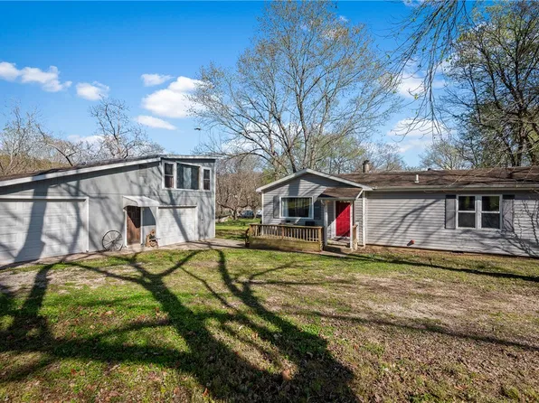 201 Palisade Dr, Eureka Springs, AR 72631