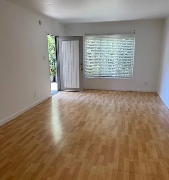 433 S Doheny Dr #A — Photo 7