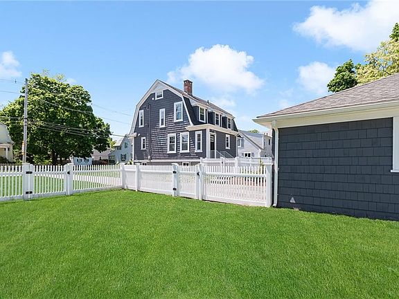 4th image of 33 Bourne Ave E