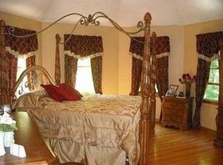 72 Oakwood Rd, Scituate, RI 02825