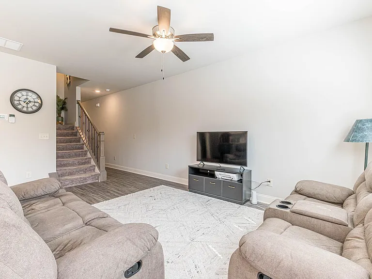 1380 Sugar Glen Ct — Photo 23