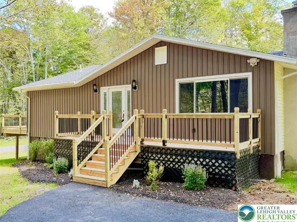 1003 Teakwood Dr, Newfoundland, PA 18445