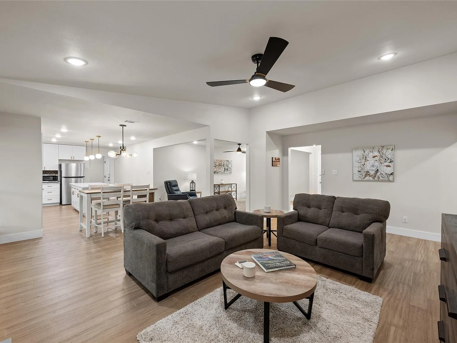 3 bed, 2.0 bath, 1571 sqft, $2,950 — Photo 3