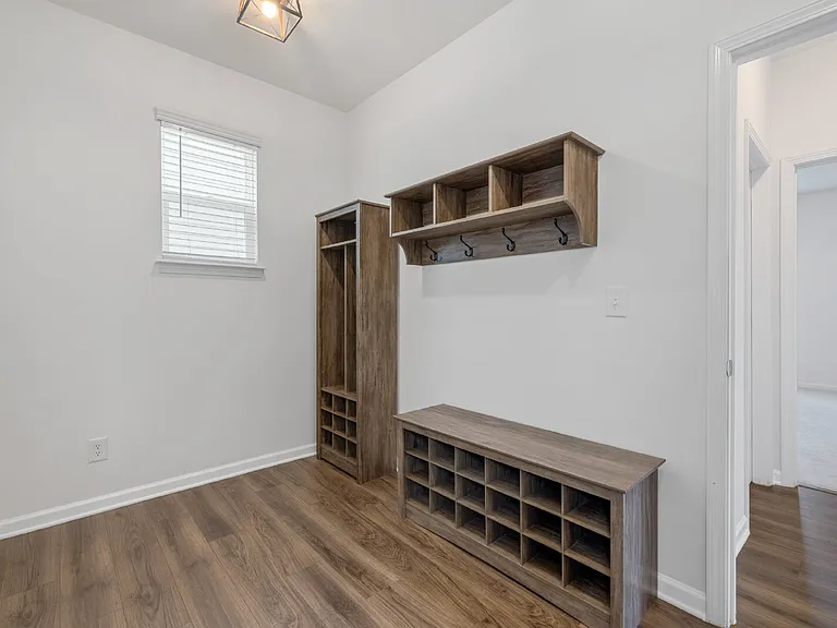 1069 Pennington Dr — Photo 21