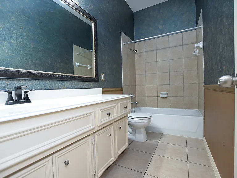 2123 Castle Gardens Ln — Photo 18